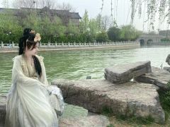 很仙气的汉服，均码，
可租可购，成色几乎全新，保存得很不错，